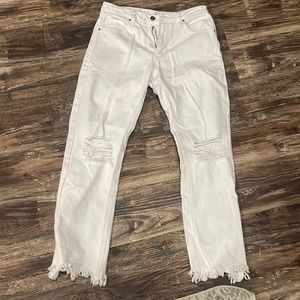 Insane Gene white jeans. Slim straight fit. Frayed hem.